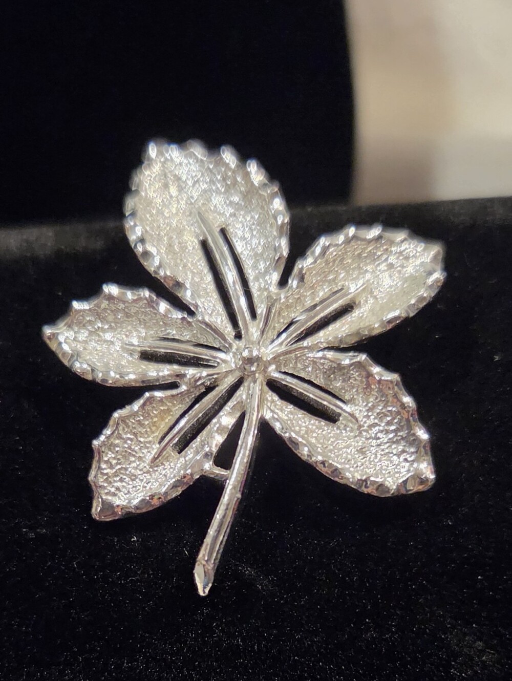 VINTAGE SARAH COVENTRY LEAF BROOCH